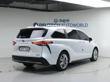 2023 Toyota Sienna с пробегом 17 178 км