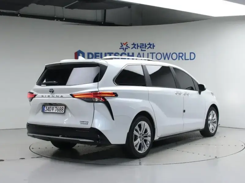 2023 Toyota Sienna с пробегом 17 178 км