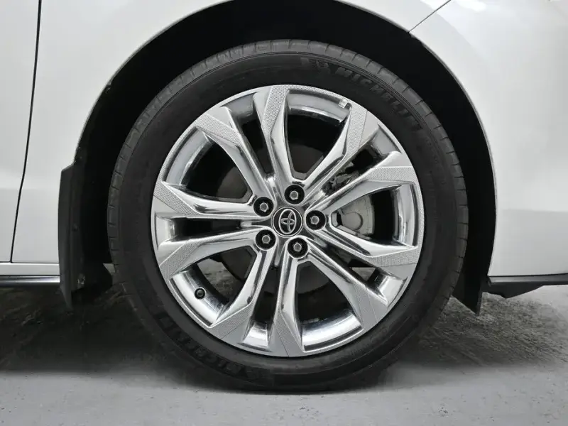 2023 Toyota Sienna с пробегом 17 178 км