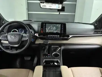 2023 Toyota Sienna с пробегом 17 178 км