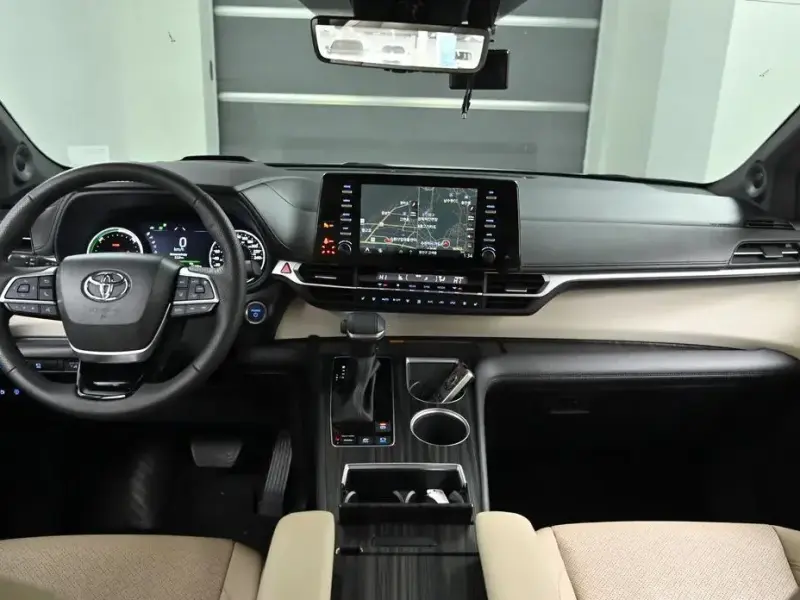 2023 Toyota Sienna с пробегом 17 178 км