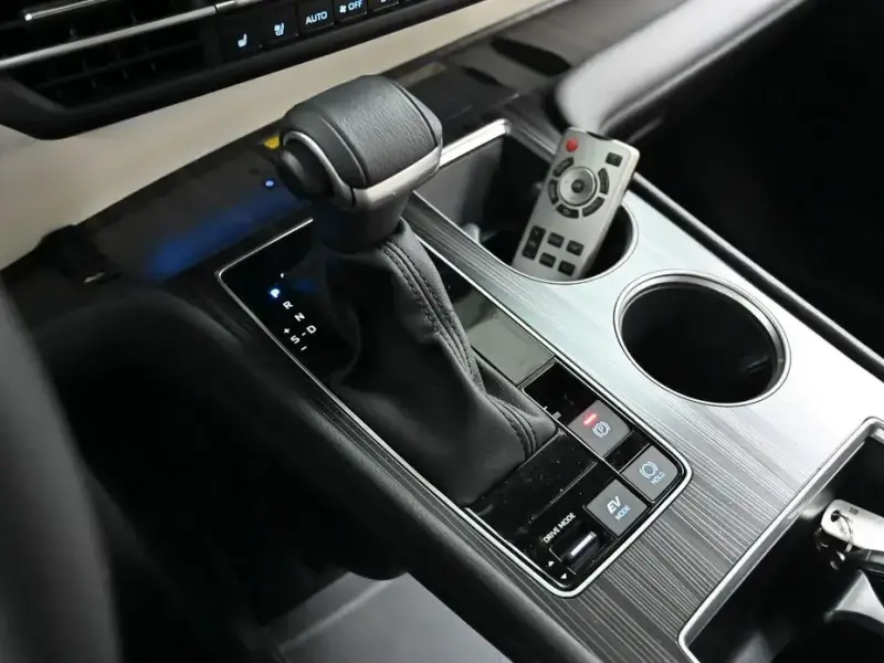 2023 Toyota Sienna с пробегом 17 178 км