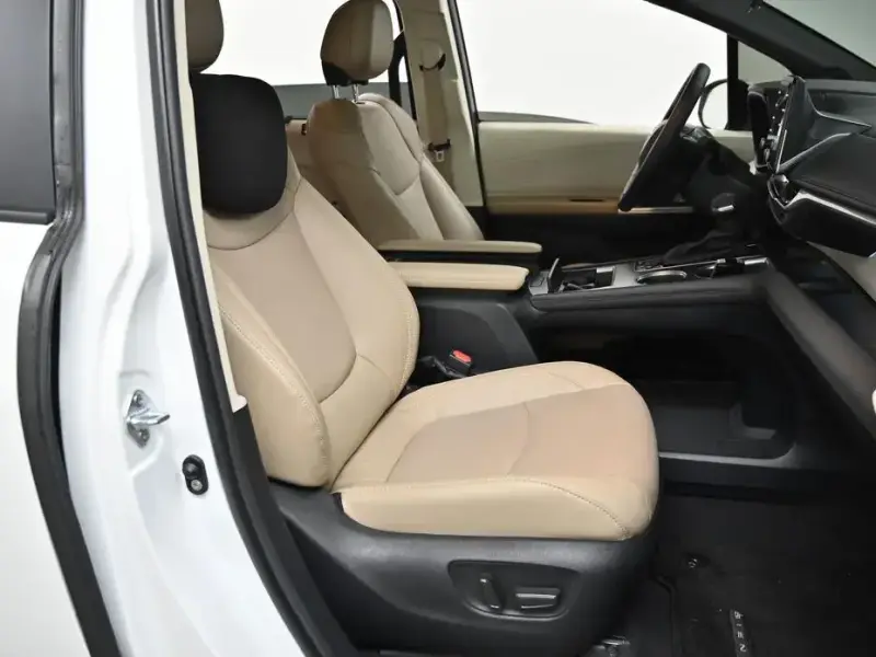 2023 Toyota Sienna с пробегом 17 178 км