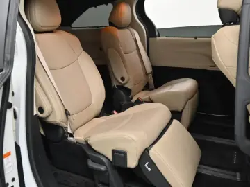 2023 Toyota Sienna с пробегом 17 178 км