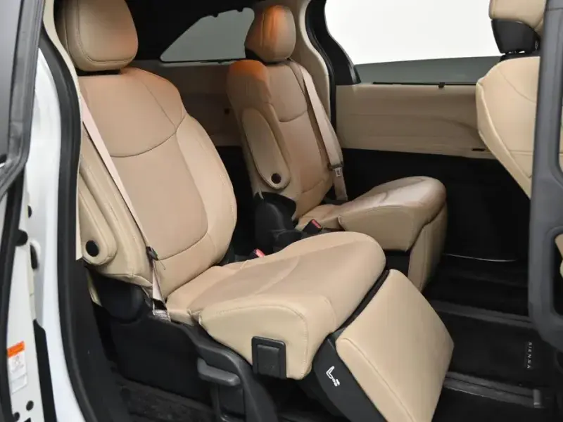 2023 Toyota Sienna с пробегом 17 178 км