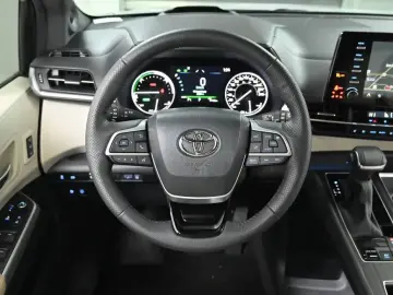 2023 Toyota Sienna с пробегом 17 178 км