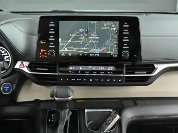 2023 Toyota Sienna с пробегом 17 178 км