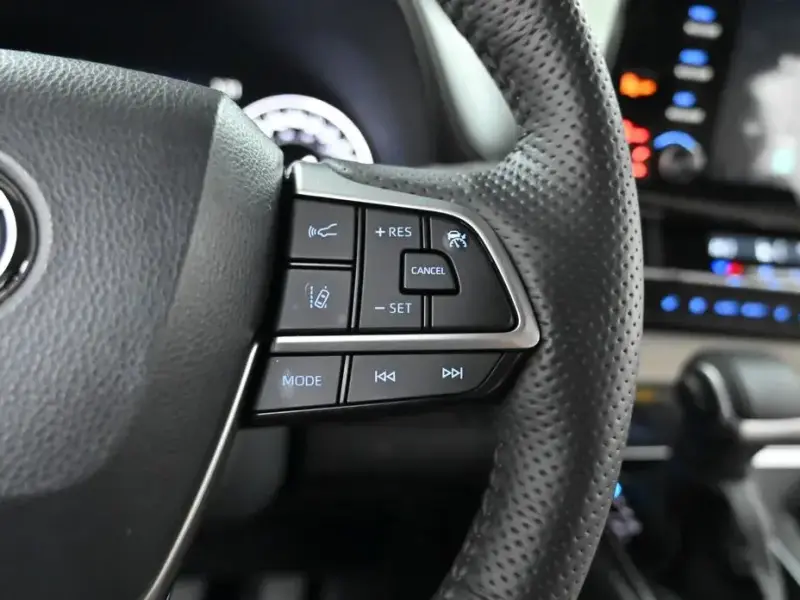 2023 Toyota Sienna с пробегом 17 178 км