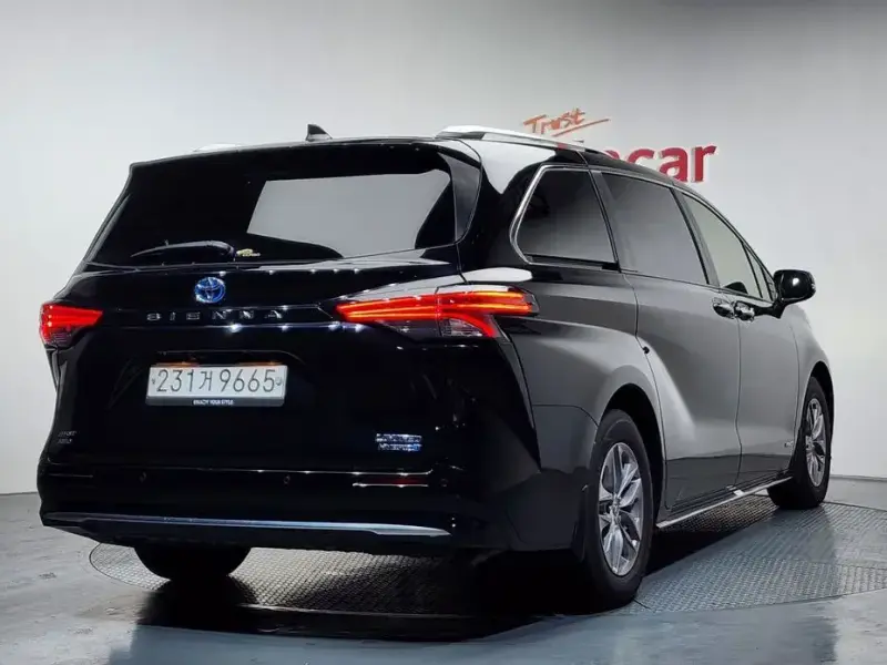 2021 Toyota Sienna с пробегом 61 581 км