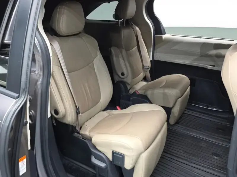 2021 Toyota Sienna с пробегом 67 389 км