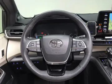 2021 Toyota Sienna с пробегом 67 389 км