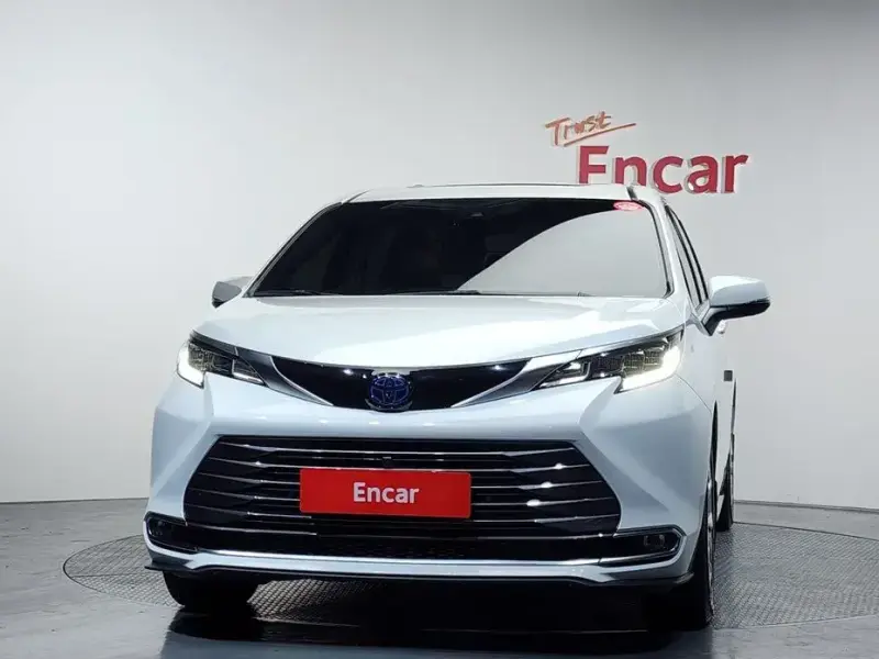 2023 Toyota Sienna с пробегом 44 673 км
