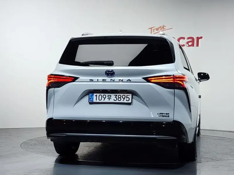 2023 Toyota Sienna с пробегом 44 673 км
