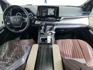 2023 Toyota Sienna с пробегом 44 673 км