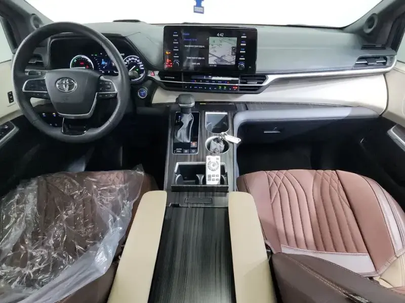 2023 Toyota Sienna с пробегом 44 673 км