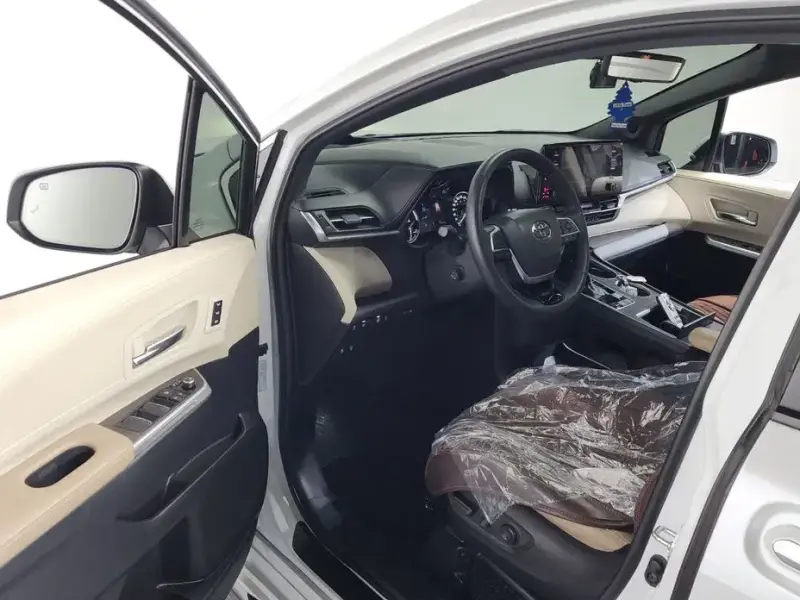 2023 Toyota Sienna с пробегом 44 673 км
