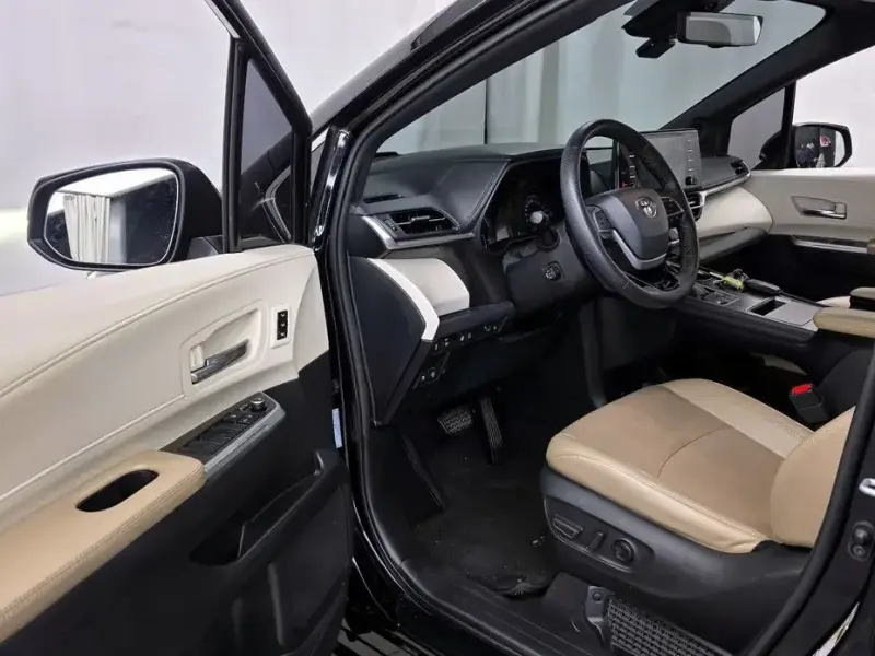 2021 Toyota Sienna с пробегом 85 720 км