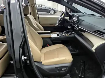 2021 Toyota Sienna с пробегом 85 720 км