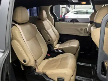 2021 Toyota Sienna с пробегом 85 720 км