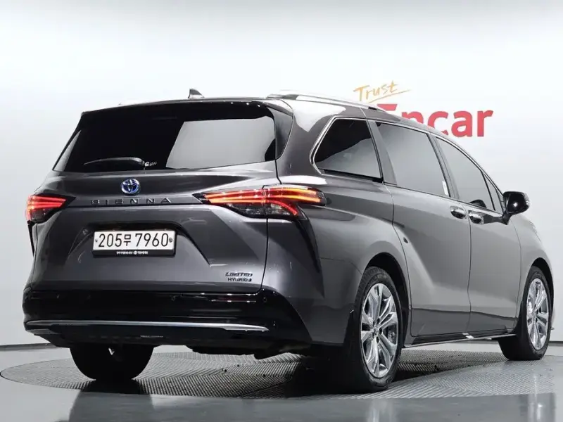 2023 Toyota Sienna с пробегом 37 338 км