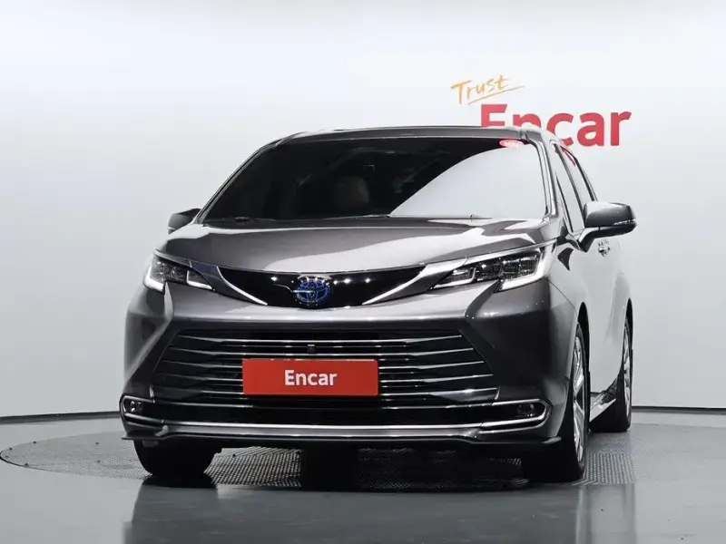 2023 Toyota Sienna с пробегом 37 338 км