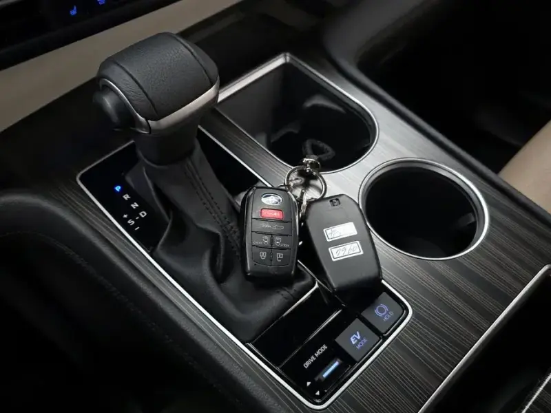 2023 Toyota Sienna с пробегом 37 338 км