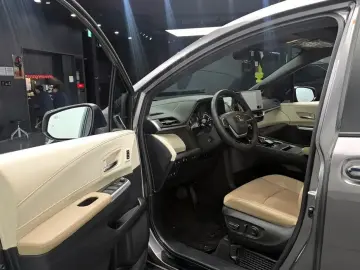 2023 Toyota Sienna с пробегом 37 338 км