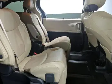 2023 Toyota Sienna с пробегом 37 338 км
