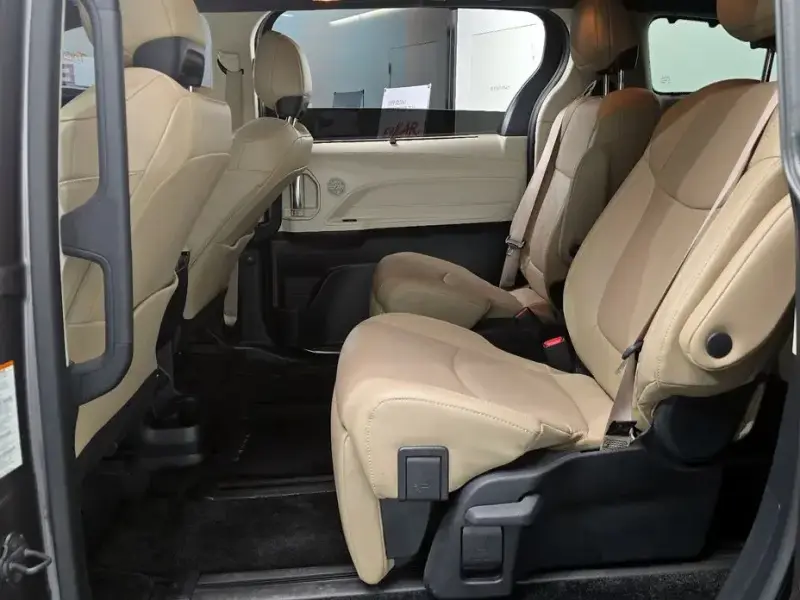 2023 Toyota Sienna с пробегом 37 338 км