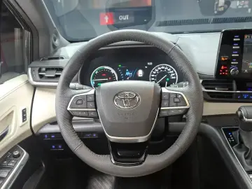 2023 Toyota Sienna с пробегом 37 338 км