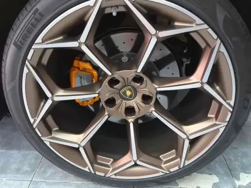 2024 Lamborghini Urus с пробегом 10 700 км