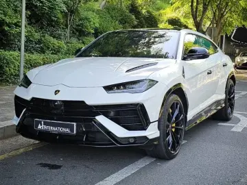 2023 Lamborghini Urus с пробегом 9 300 км