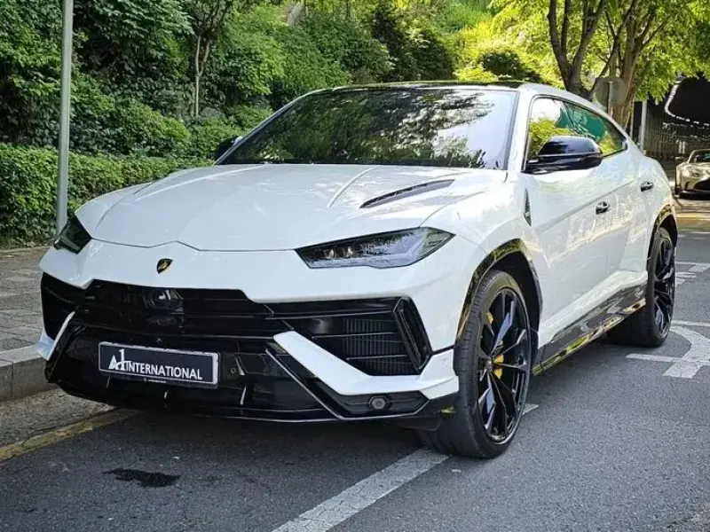 2023 Lamborghini Urus с пробегом 9 300 км