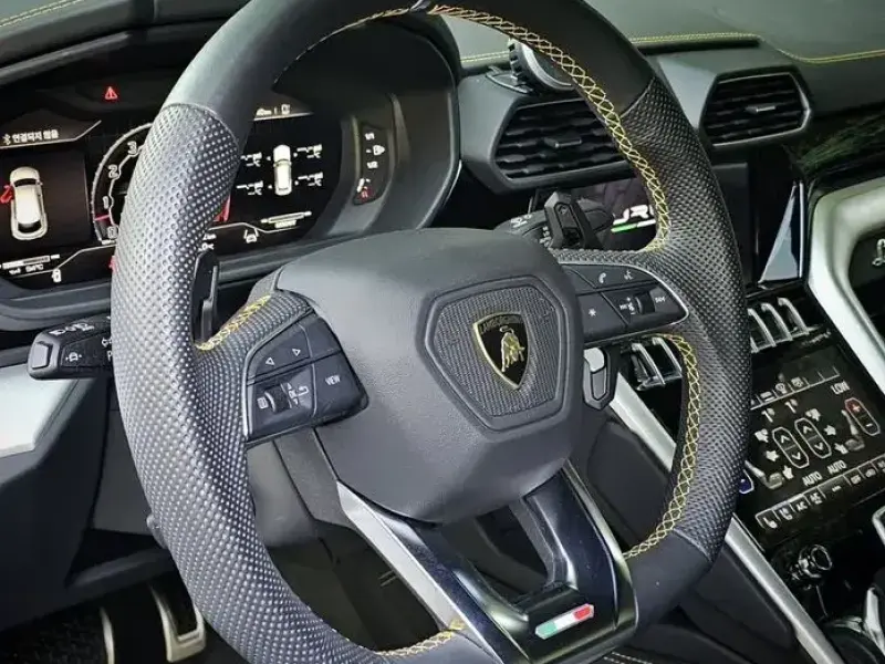 2023 Lamborghini Urus с пробегом 9 300 км