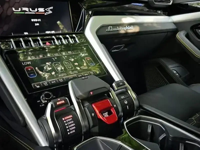 2023 Lamborghini Urus с пробегом 9 300 км