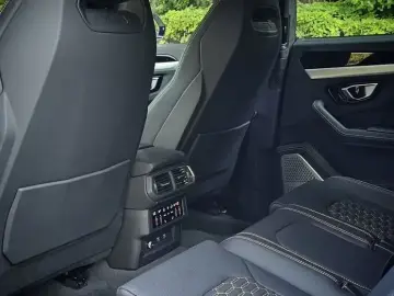 2023 Lamborghini Urus с пробегом 9 300 км