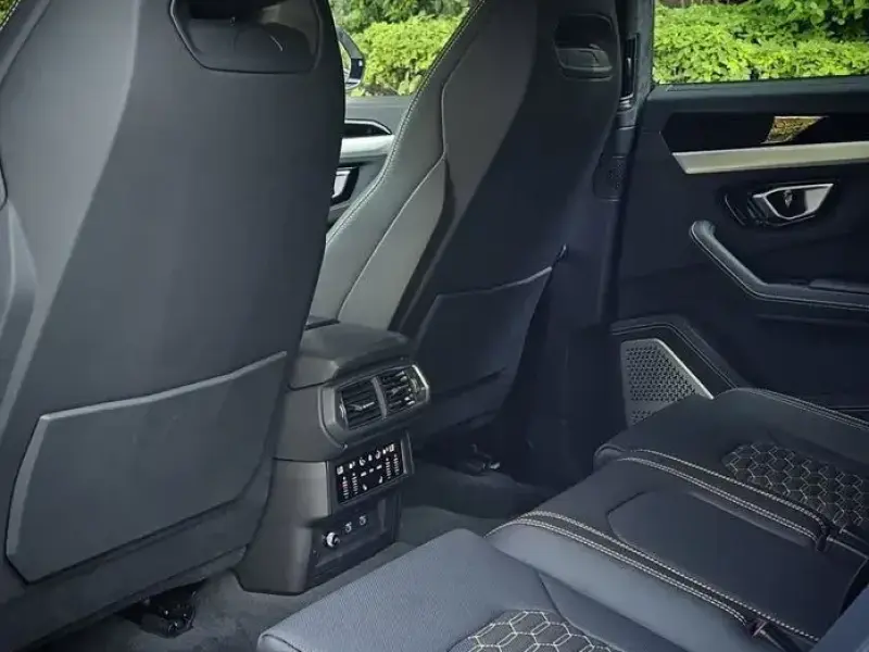 2023 Lamborghini Urus с пробегом 9 300 км