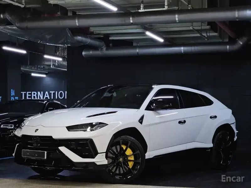 2023 Lamborghini Urus с пробегом 9 300 км