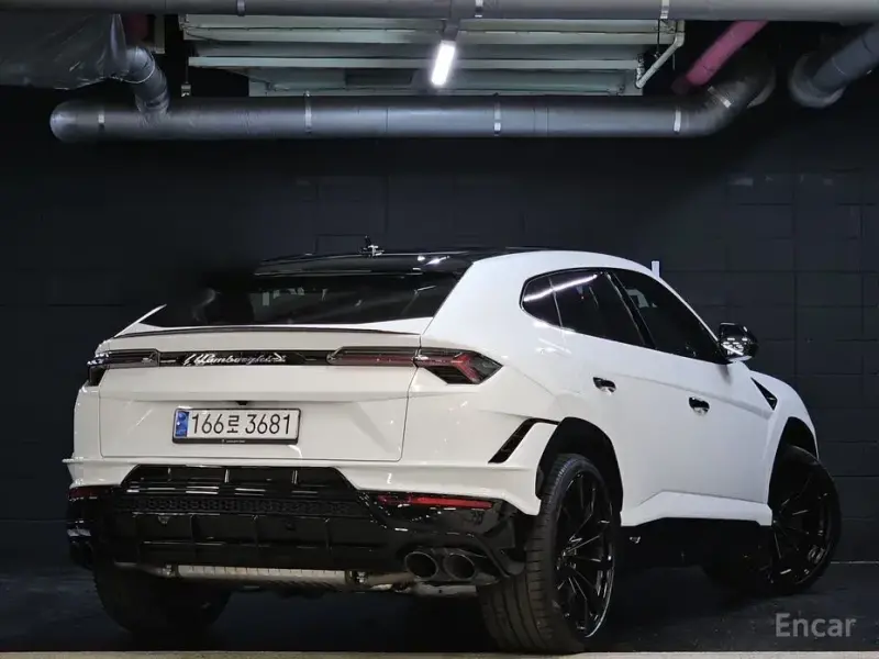 2023 Lamborghini Urus с пробегом 9 300 км