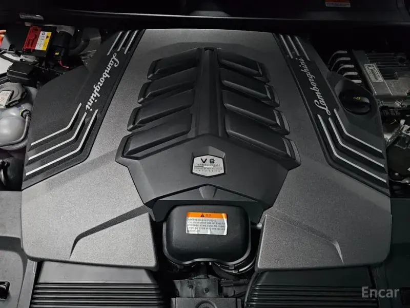 2023 Lamborghini Urus с пробегом 9 300 км