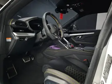 2023 Lamborghini Urus с пробегом 9 300 км