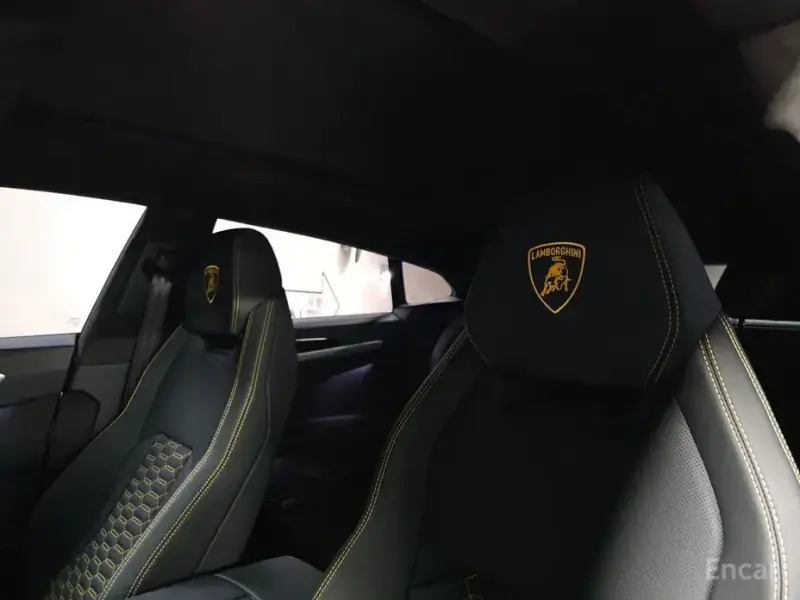 2023 Lamborghini Urus с пробегом 9 300 км