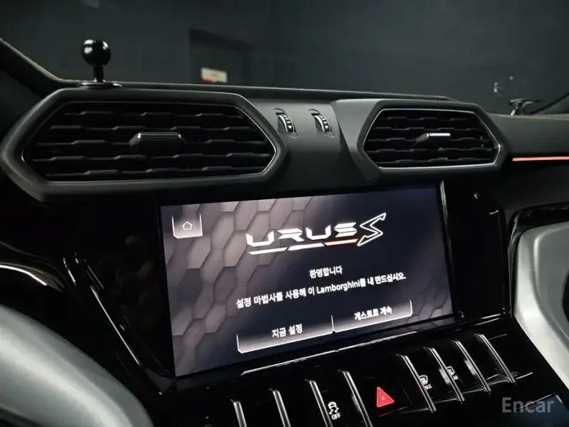 2023 Lamborghini Urus с пробегом 9 300 км
