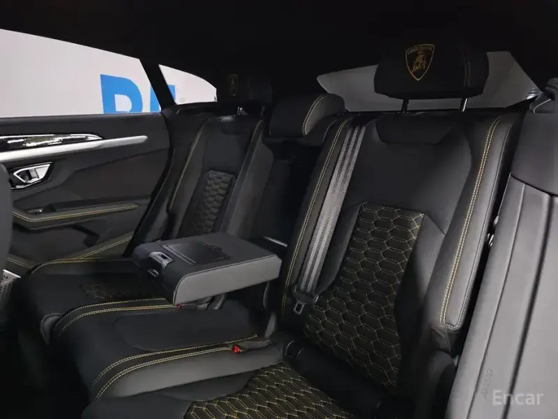 2023 Lamborghini Urus с пробегом 9 300 км