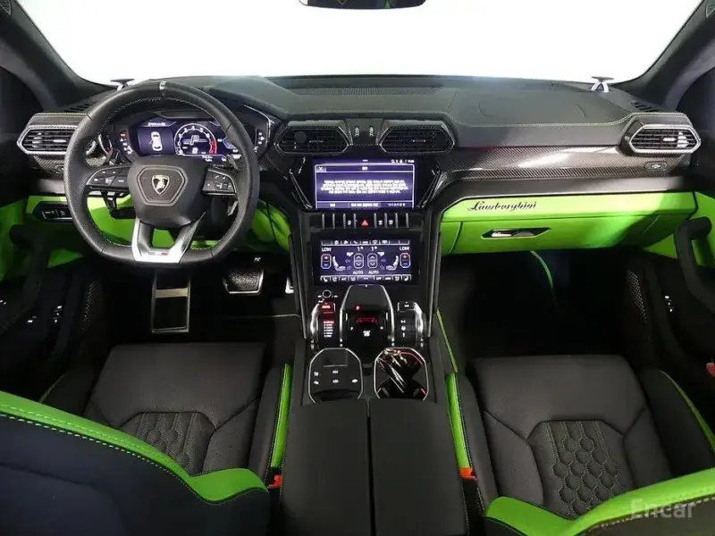 2024 Lamborghini Urus с пробегом 9 000 км