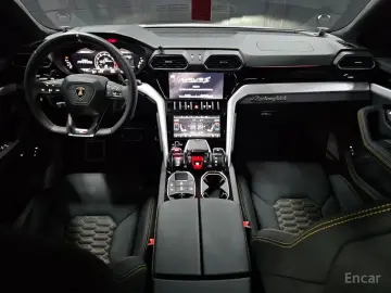 2023 Lamborghini Urus с пробегом 9 300 км