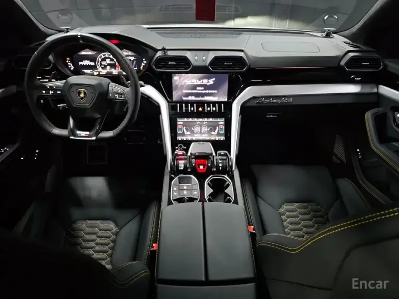 2023 Lamborghini Urus с пробегом 9 300 км