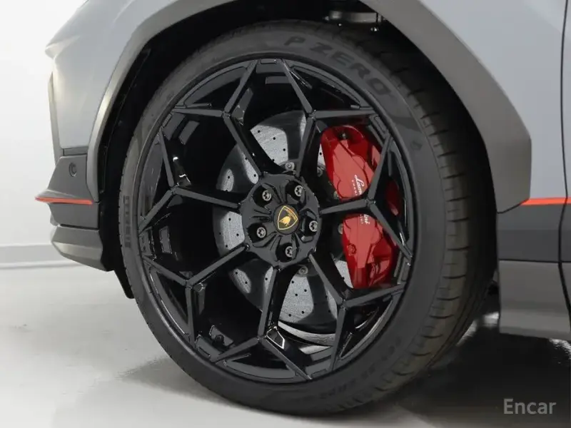 2023 Lamborghini Urus с пробегом 723 км