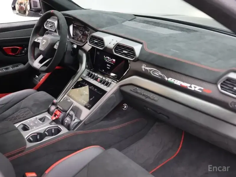 2023 Lamborghini Urus с пробегом 723 км