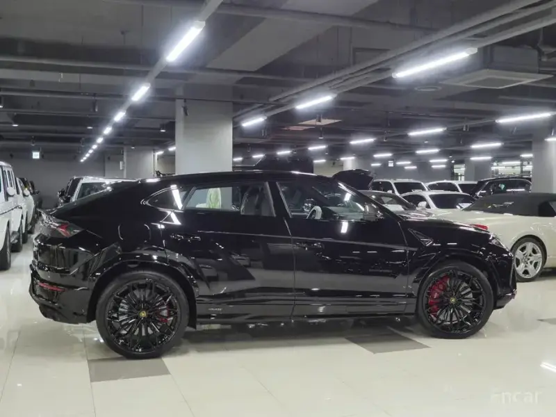 2025 Lamborghini Urus с пробегом 50 км
